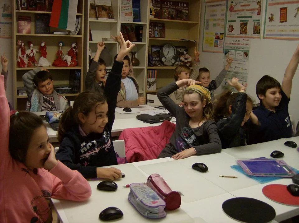 Продължава записването в училищата към Българския културен център "Кирил и Методий"